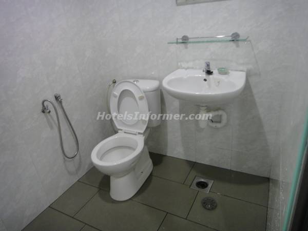 Mines Inn Hotel 7 Jpg Bilik Dihias Ringkas Dan Dilengkapi Dengan Penyaman Udara Peralatan Tempat Tidur Yang Selesa Rak Pakaian Terdapat Kemudahan Pancuran Mandian Air